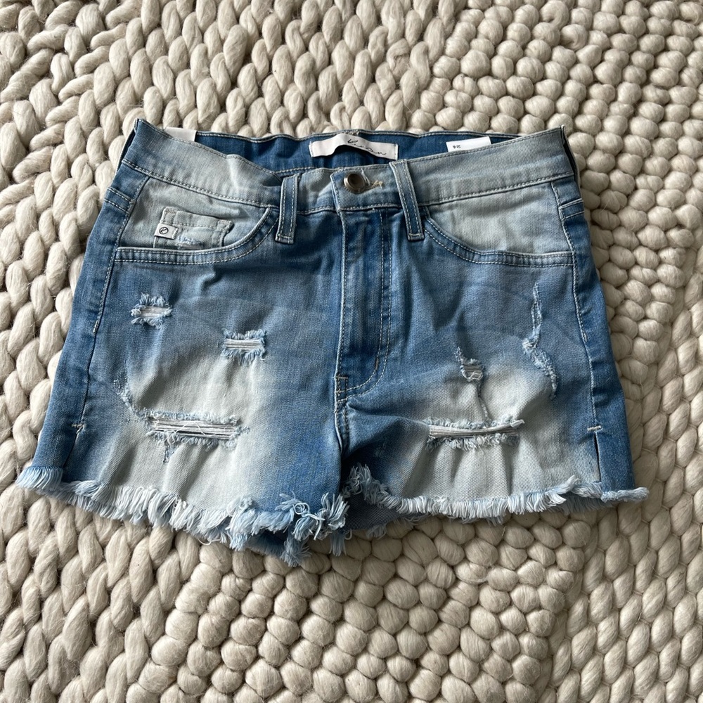 KANCAN DISTRESSED JEAN SHORTS SIZE: 24